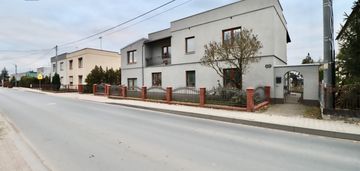 Przestronny dom na 2 rodziny na dużej działce