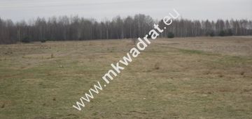 Piękna działka położona przy drodze asfaltowej.