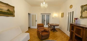 2/3 pokoje z przynależnym miejscem postojowym