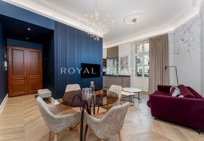 Apartament w odrestaurowanej kamienicy obok plant!