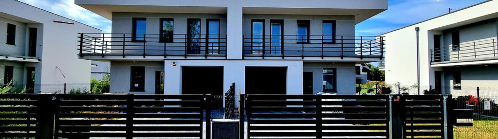 Bliźniak z podjazdem, garażem i narożnym ogrodem