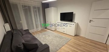 Dwa pokoje z oddzielną kuchnią, metro