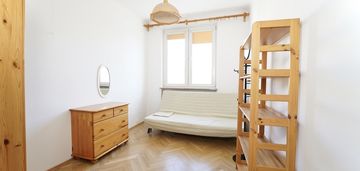 Wysokie mieszkanie w kamienicy na pradze-południe