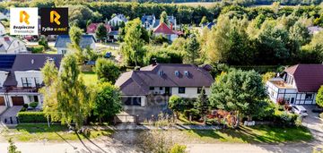 Willa z pięknym ogrodem zimowym | garaż