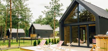 Osada nad jeziorem, nowe domy,fotowoltaika