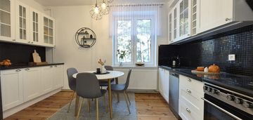 Klimatyczne mieszkanie w willi w milanówku