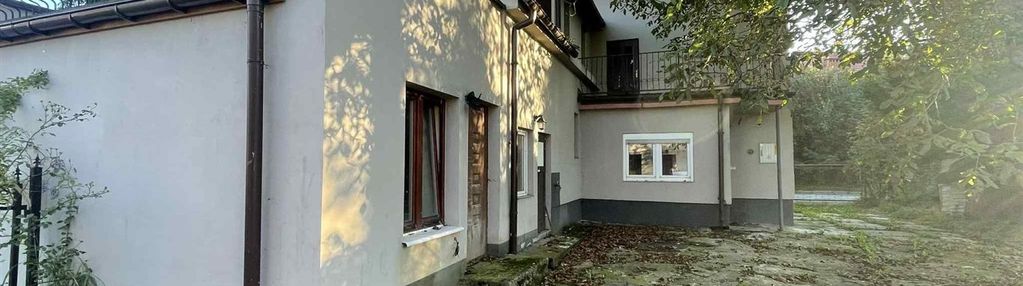 Dom 4-rodzinny z działką 479 m² – cisownica