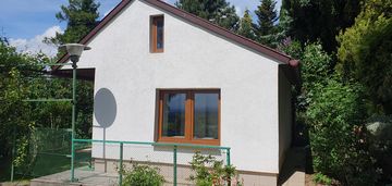 Atrakcyjna działka z uroczym domem dojazdów