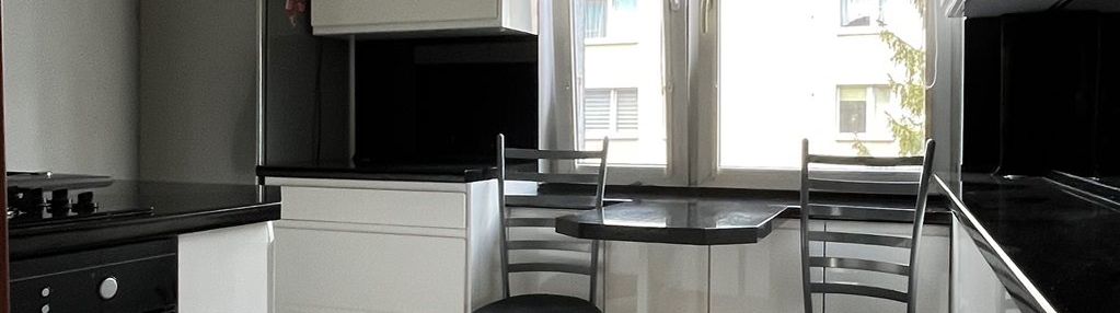 2 piętro z balkonem, dwustronne- dobra lokalizacja