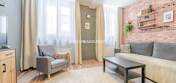 Parter, bez schodów i ograniczeń.