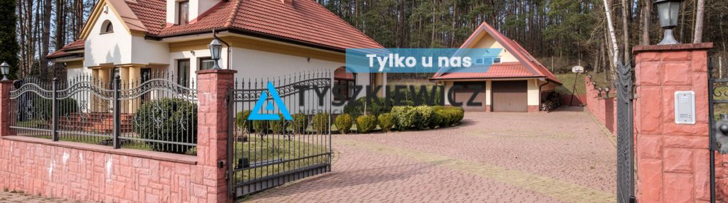 Dom  w lesie nad jeziorem