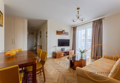 Przytulne i funkcjonalne na ostatnim piętrze !