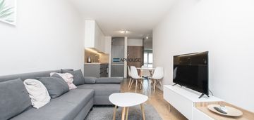 Komfortowe z balkonem i klimatyzajcą zabłocie