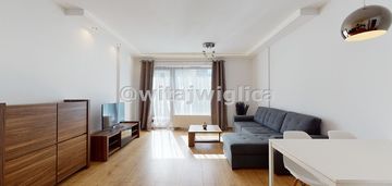 Zadbane, słoneczne, śleżna przy parku. hit