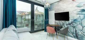 Studio z wydzieloną częścią sypialnianą