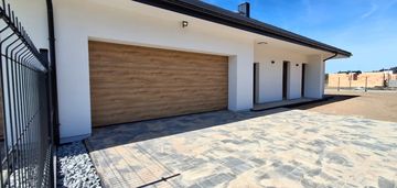 Dom praterowy garaż na dwa samochody+strych 30m2