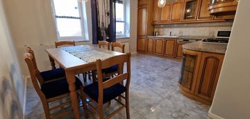 4 pokoje bezpośrednio obok promenady