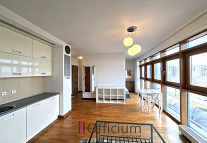 Przestronna kawalerka, metro dworzec gdański