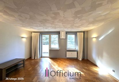 Dwa oddzielne pokoje, rondo krwiodawców