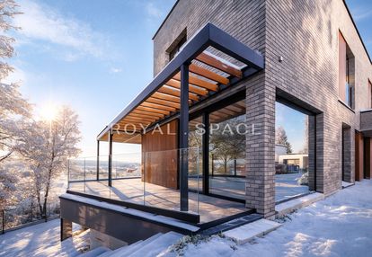 Dom z działką widokową otoczony zielenią