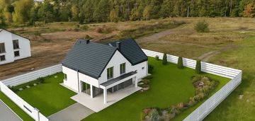 Dom wolnostojący w otoczeniu lasu, garaż na 2 auta