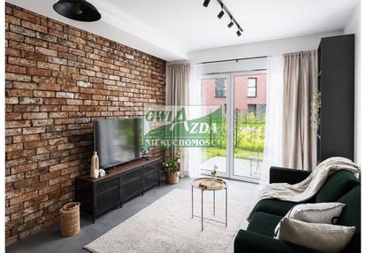 Nowy apartament z ogródkiem i parkingiem – reden,