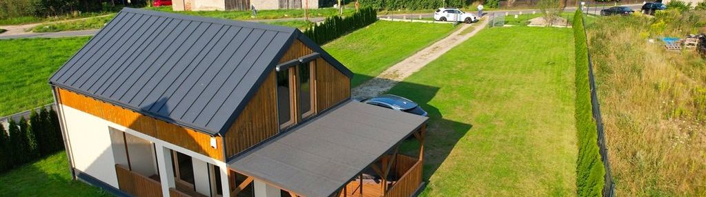 Gotowy do wejścia dom w górach