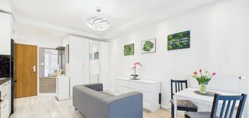 2 pokoje, balkon i garaż – komfort i styl w jednym