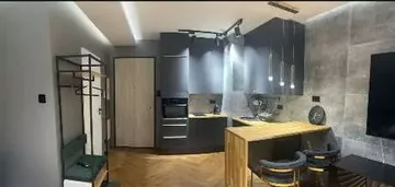 Apartament z miejscem w hali garażowej +komórka