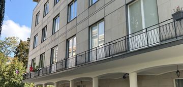 Przedwojenny styl | 82 m² przy łazienkach | metro