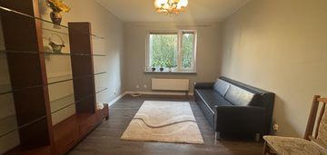 2 pokoje na wysokim parterze