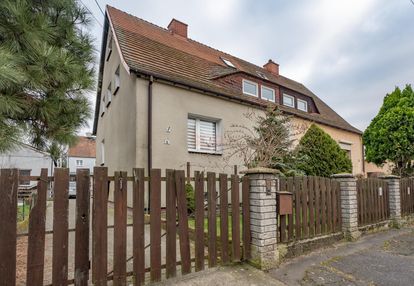 Dom + budynek 65 m2+ 2 garaże + kom. lokatorska