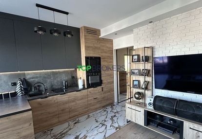 Nowoczesny salon z aneksem i sypialnia, garaż