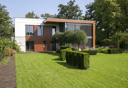 Dom w parku pod warszawą, blisko puszczy