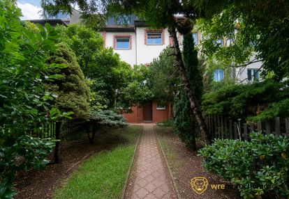 Szereg we wrocławiu - z garażem i podwórkiem
