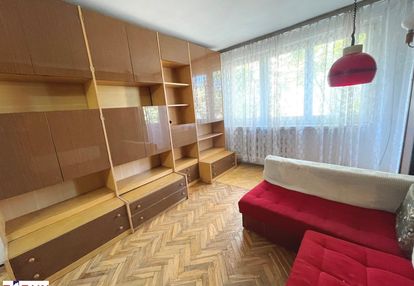 Do sprzedania nieduże mieszkanie z balkonem.