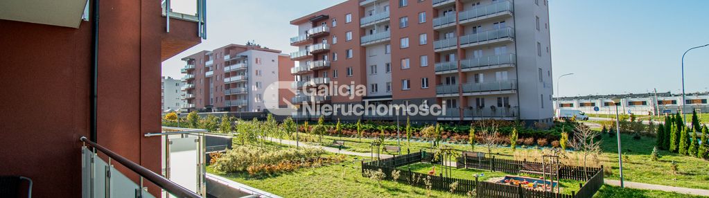 Dwa duże balkony z windą i miejscem postojowym