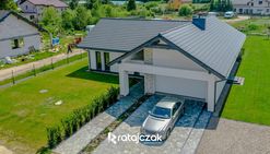 Piękny dom parterowy z dużą działką i tarasem