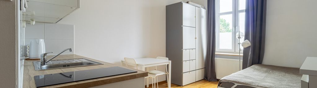 Studio 19m2 *aleja 29 listopada* całość 2350 zł!