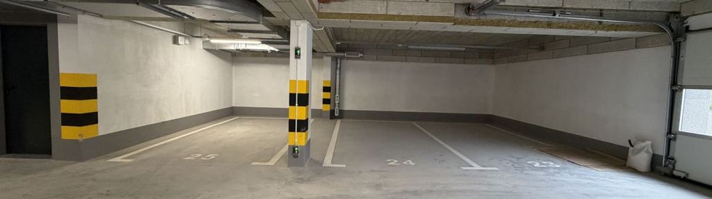 Jedyna kawalerka z miejscem parkingowym/halą garaż