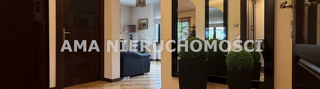 Piekny dom, 2 garaże, ładna działka, sauna