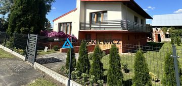 Dom jednorodzinny z ogrodem - komfort i prywatność