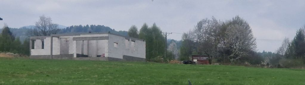 Rozpoczęta budowa domu na widokowe działce w górac