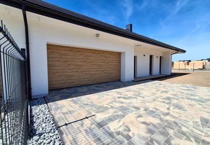 Dom praterowy garaż na dwa samochody+strych 30m2