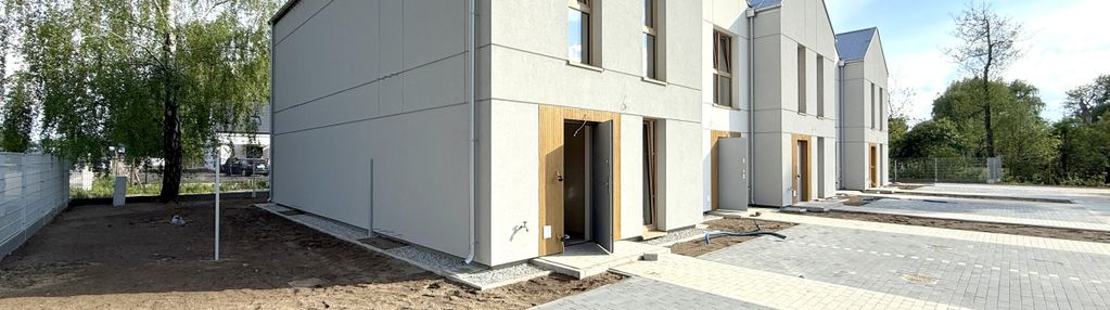 Nowoczesny segment skrajny z ogródkiem - inwestycj