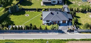 Parterowy komfort w leśnej scenerii