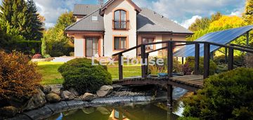 Sprzedam komfortowy dom przy lesie.