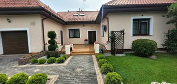 Piękny dom, basen,tężnia solankowa,las na zawiślu!