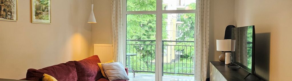2 pokoje w moderno, i piętro, balkon, garaż.