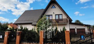 Duży dom wolnostojący nad  jeziorem